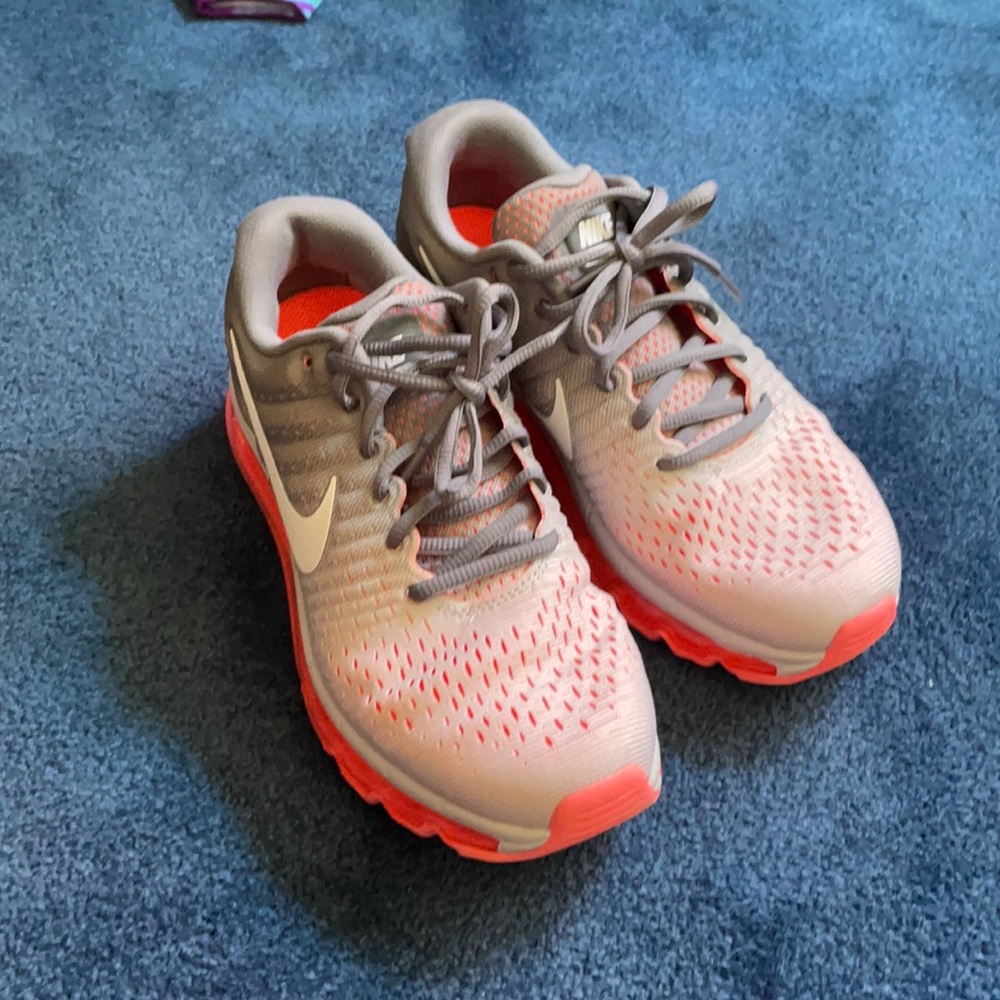 Woman’s nike air max 360 running shoes